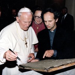 il papa G. Paolo II, il vescovo R. Nogaro e il sac. B. Marello