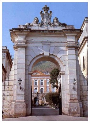 Il portale d'ingresso alla Real Colonia